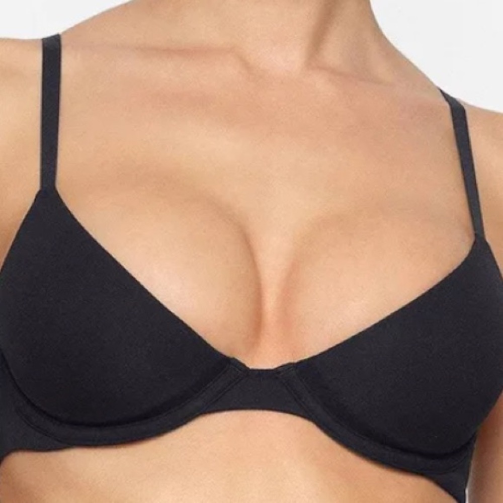 SKIMS Fits Everybody Scoop Plunge Bra in Onyx Size 32C